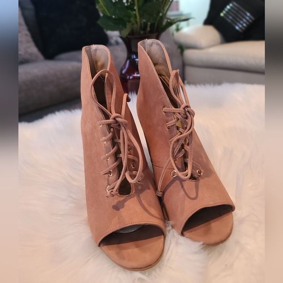 Aldo Tan Stilettos, Size 8 - Picture 2 of 4